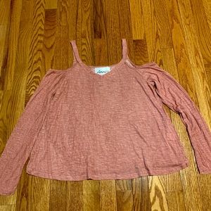 Annli’s Style soft pink cold shoulder top